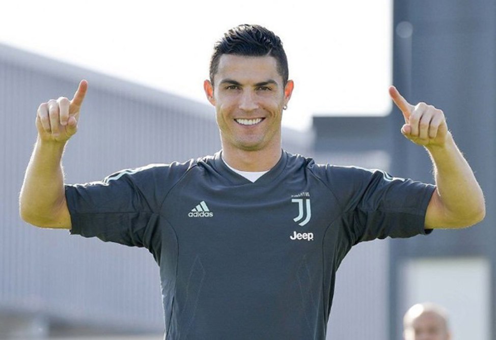 Роналду стал инвестором ИИ стартапа Perplexity Криштиану Роналду стал инвестором Perplexity AI одной из самых быстрорастущих ИИ компаний оценка которой в сентябре достигла 20 млрд Разработчик поисковика на основе искусственного интеллекта объявил о партнерстве с нападающим сборной Португалии и создал посвященный ему раздел с эксклюзивными материалами Подробнее здесь Подписывайтесь на arkanewsagency