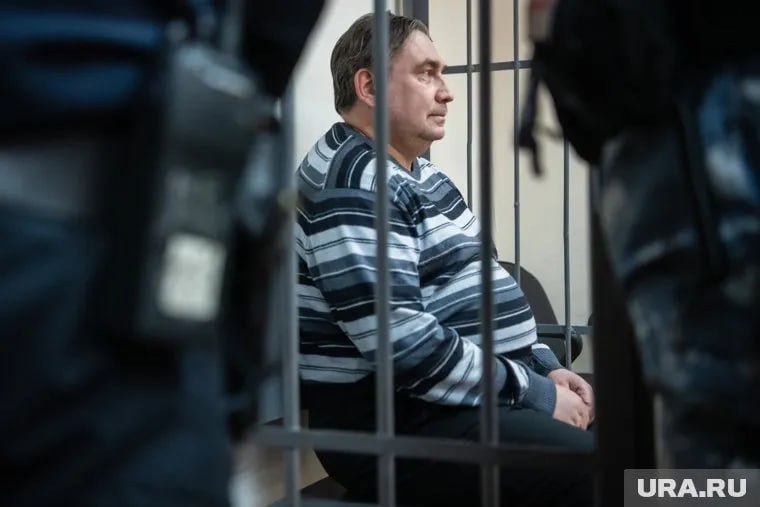 Свердловскому экс-министру ЖКК, который хочет на СВО, продлили арест Ленинский районный суд Екатеринбурга оставил Николая Смирнова, обвиняемого в получении крупной взятки, в СИЗО до 17 июля 2025 года. Судебный акт в законную силу не вступил. Подписаться Прислать новость Дать «буст»