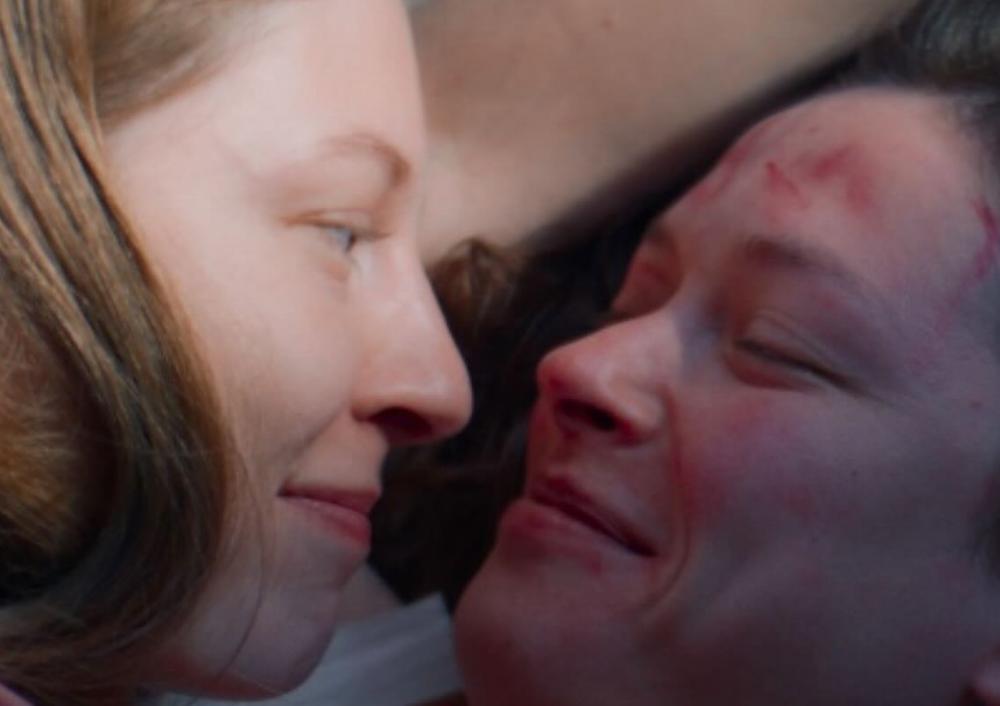 Фильм о Саше Скочиленко вошел в шорт лист Оскара Короткометражный фильм Экстремистка режиссера Александра Молочникова о Саше Скочиленко и ее девушке Соне Субботиной попал в шорт лист 98 ой премии Оскар в категории лучший короткометражный игровой фильм Детали Роли в фильме исполнили Виктория Мирошниченко Дылда Тина Далакишвили Медея и Лилиан Малкина Грайндхаус Александр Молочников актер и режиссер из Петербурга Сейчас он учится в США в Колумбийском университете Ранее Экстремистка получила специальный приз жюри британской студенческой кинопремии BAFTA Короткометражку можно посмотреть на ютьюб канале издания The New Yorker В титрах фильма использована фотография Андрея Бока сделанная для проекта Бумаги Любовь сильнее войны Фотограф упомянут в титрах Фото Александр Молочников Подписывайтесь на Бумагу и предлагайте новости