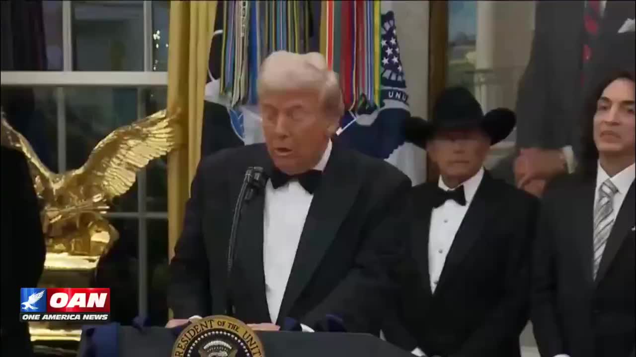 Трамп вручил медали премии Кеннеди Сильвестру Сталлоне, группе Kiss и Глории Гейнор