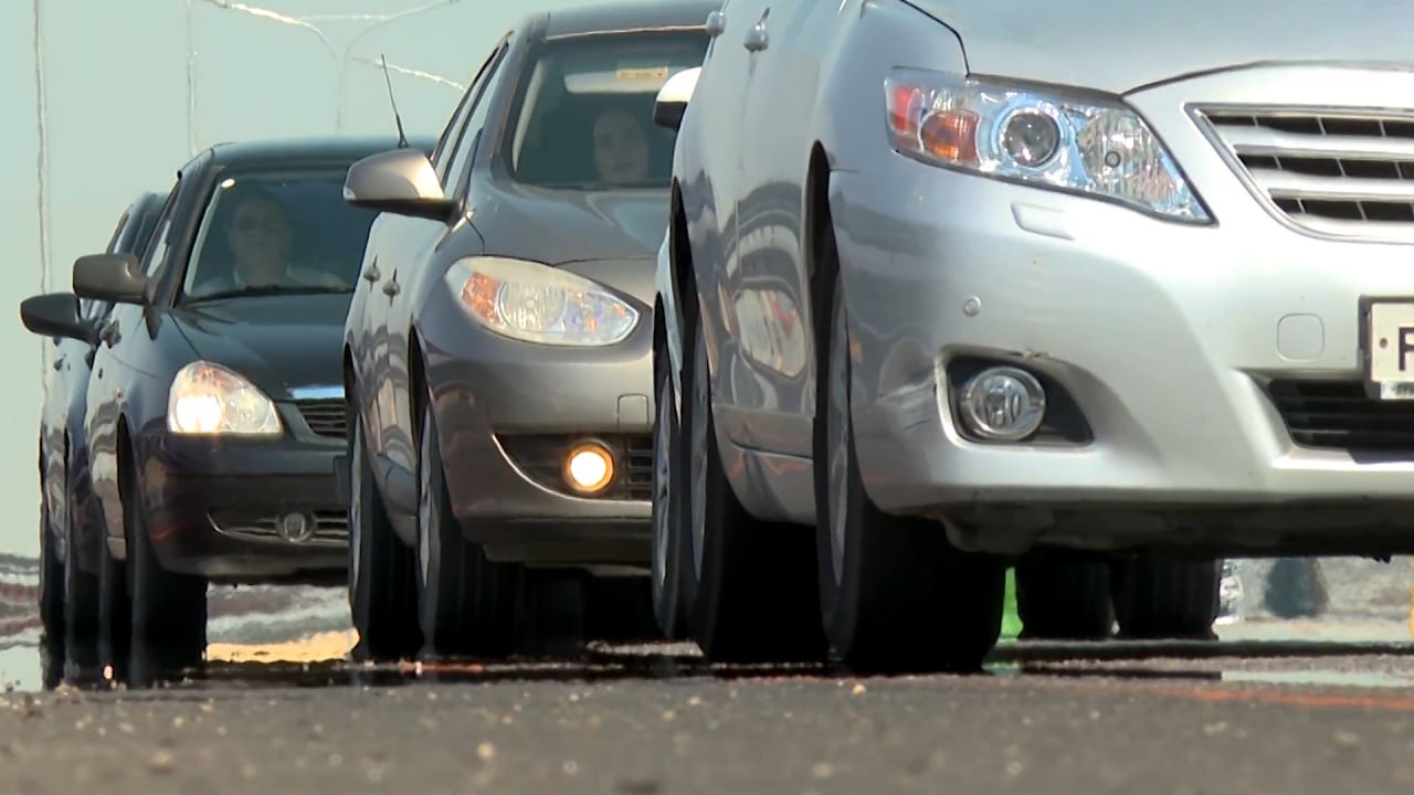 Все шесть полос открыли на путепроводе по улице Рабоче Крестьянской в Волгограде Подрядчик завершил укладку асфальта на второй половине сооружения Работы в подмостовой части сооружения продолжаются Подписаться Перейти на сайт MAX