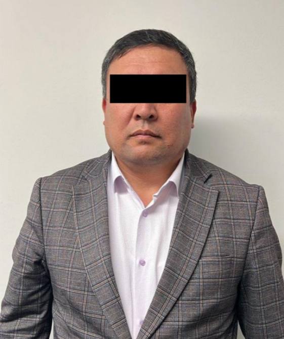 ГКНБ задержал бывшего ректора Евразийского университета по делу о подделке документов По данным ведомства преподаватели ставили оценки студентам которые систематически не посещали занятия Всего в схеме участвовали 19 преподавателей Ранее были задержаны трое а 16 октября под стражу взяли бывшего ректора вуза который сейчас работает в КНУ имени Баласагына Его поместили в СИЗО 1 на месяц ГКНБ подчеркнул что лица вовлеченные в коррупционные действия понесут ответственность независимо от должности и статуса