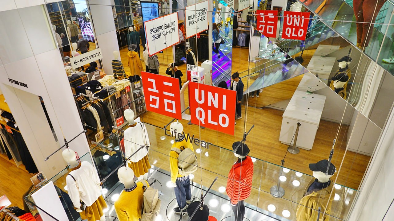 Uniqlo возвращается в Россию Компания регистрирует в Роспатенте 10 товарных знаков Среди них логотипы GU Fast Retailing Co и Юникло Это позволит японскому бренду снова открыть магазины в российских ТЦ в ближайшее время Но произойдёт ли это и когда пока неизвестно retailrus