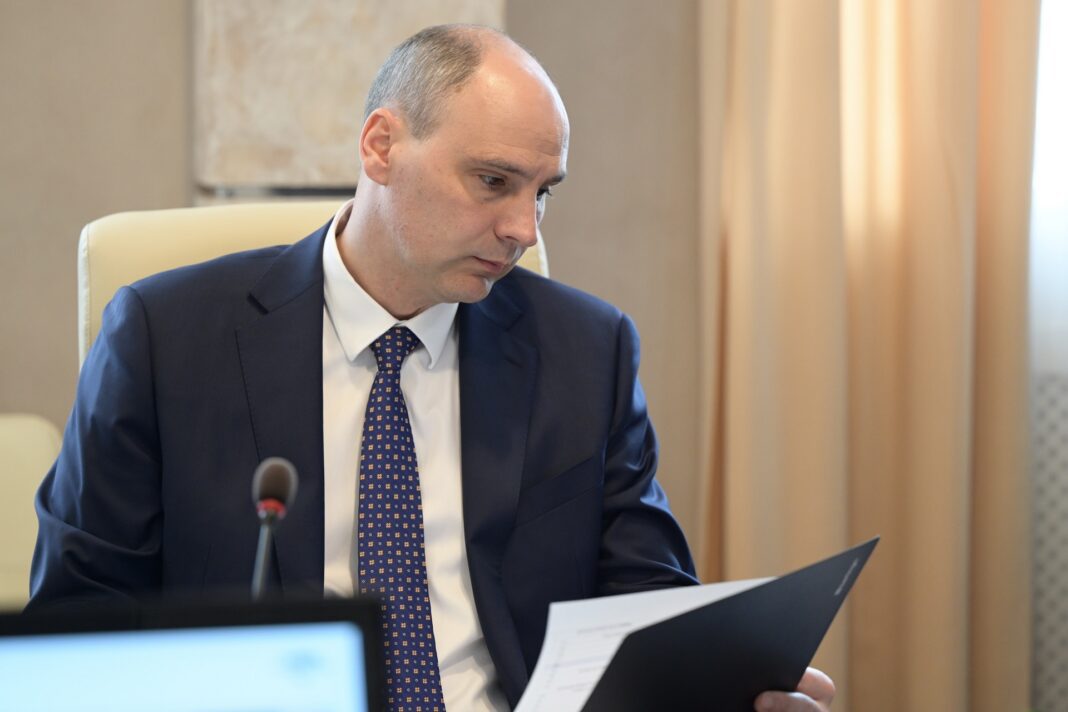 Руководитель Свердловской области Денис Паслер 15 мая принял участие в заседании Наблюдательного совета Уральского федерального университета В вузе будут готовить топ-специалистов в химии, искусственном интеллекте, IT и управлении беспилотными авиационными системами для важнейших отраслей экономики Среднего Урала. Глава региона и члены наблюдательного совета высоко оценили итоги работы команды вуза. Университет получил несколько грантов на обновление образовательного процесса, а также был отмечен в профильных конкурсах. Подробнее читайте на сайте «Областной газеты». департамент информационной политики Свердловской области Подписаться на «ОГ» Поддержать канал