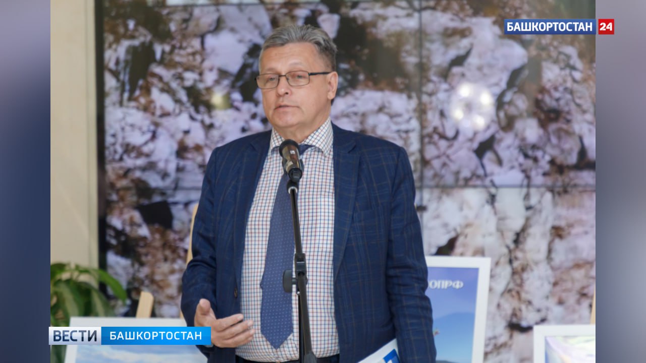 Общественная палата России запустила ряд акций и проектов, посвященных реке Волге В День Волги Общественная палата запустила ряд акций и проектов, посвященных великой реке — ее экологии, культуре и истории. Как сообщает ГТРК «Ставрополье», на уборку береговой линии вышли 8,4 тысячи волонтеров из 15 регионов страны. К акции подключились не только представители общественных организаций и общественные палаты регионов Поволжья, но и школьники, учащиеся колледжей. Экодесанты будут выходить на берег Волги до сентября. На площадке ОП РФ открылась выставка, демонстрирующая красоту волжских пейзажей. «Волга — одна из главных водных артерий России. По ней совершаются грузоперевозки, идут туристические потоки, это источник жизни», — напомнил заместитель Генерального директора — руководитель регионального департамента ВГТРК, председатель Комиссии ОП РФ по развитию информационного сообщества, СМИ и массовых коммуникаций Рифат Сабитов. Подписаться Сообщить новости