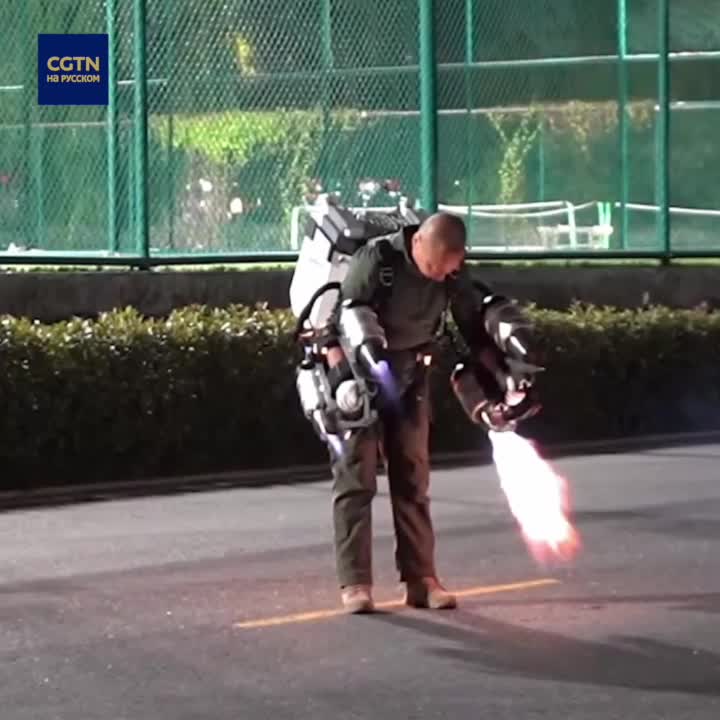 В Китае успешно испытан реактивный ранец с возможностью полета до 100 км/ч