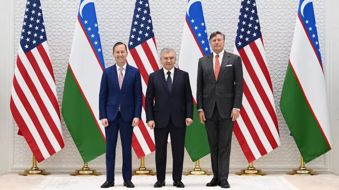 Шавкат Мирзиёев принял спецпосланника президента США по Южной и Центральной Азии На встрече обсуждались вопросы дальнейшего развития узбекско американских отношений укрепления партнерства в сфере безопасности борьбы с терроризмом и экстремизмом а также незаконной миграцией   uznews uz ru news 104431 uznews