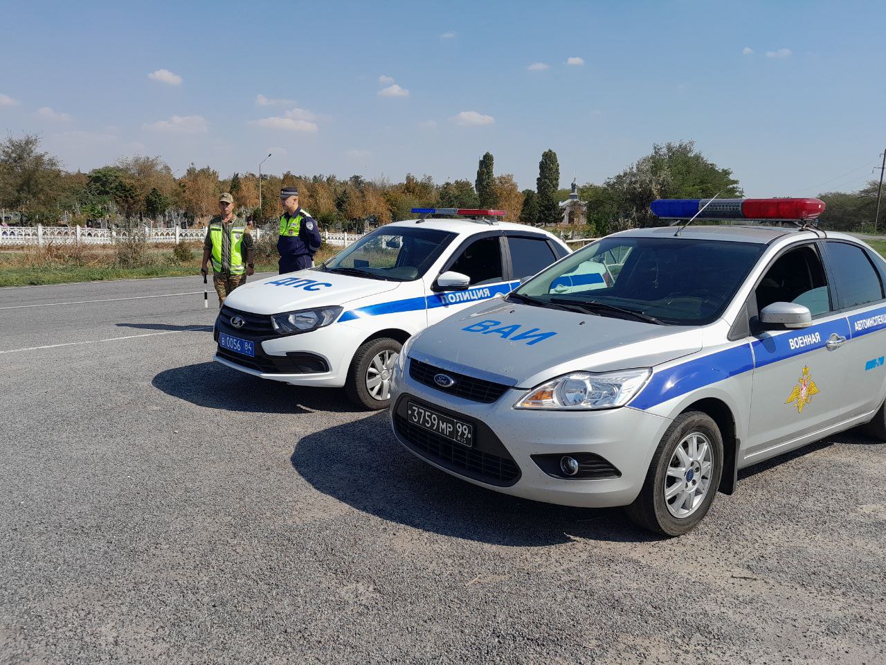 В Херсонской области военная автомобильная инспекция проводит профилактическое мероприятие под названием "За безопасность дорожного движения", которое продлится до 31 октября 2024 года.   Эта инициатива призвана повысить осведомленность общественности о важности соблюдения правил дорожного движения, снизить количество дорожно-транспортных происшествий и способствовать формированию культуры безопасного поведения на дорогах. Одной из основных целей данного мероприятия является улучшение дорожной обстановки в регионе и снижение показателей аварийности. Для достижения этих целей предусмотрены различные меры, включая проведение информационно разъяснительных бесед с военными водителями, а также усиление контроля за соблюдением ПДД и наказание за их нарушение.    Актуальные новости Херсонской области.