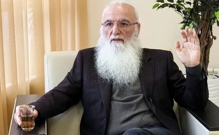 В Агрокоме опровергли слухи о возвращении Ивана Саввиди в ФК Ростов Группа компаний Агроком назвала ложной распространяемую в сети информацию о том что бизнесмен Иван Саввиди якобы намерен вновь занять пост президента футбольного клуба Ростов В компании подчеркнули что подобные публикации являются провокационными и не отражают реального положения дел Цель таких сообщений дестабилизировать и без того непростую ситуацию сложившуюся вокруг клуба Иван Саввиди не собирался и не собирается ни при каких обстоятельствах возглавлять ФК Ростов или участвовать в его оперативном управлении говорится в заявлении опубликованном в telegram канале ГК Агроком При этом компания отметила что готова поддержать клуб финансово и выступить его спонсором Подписаться на Новости Ростова Прислать новость Мы в Max rostovnews61