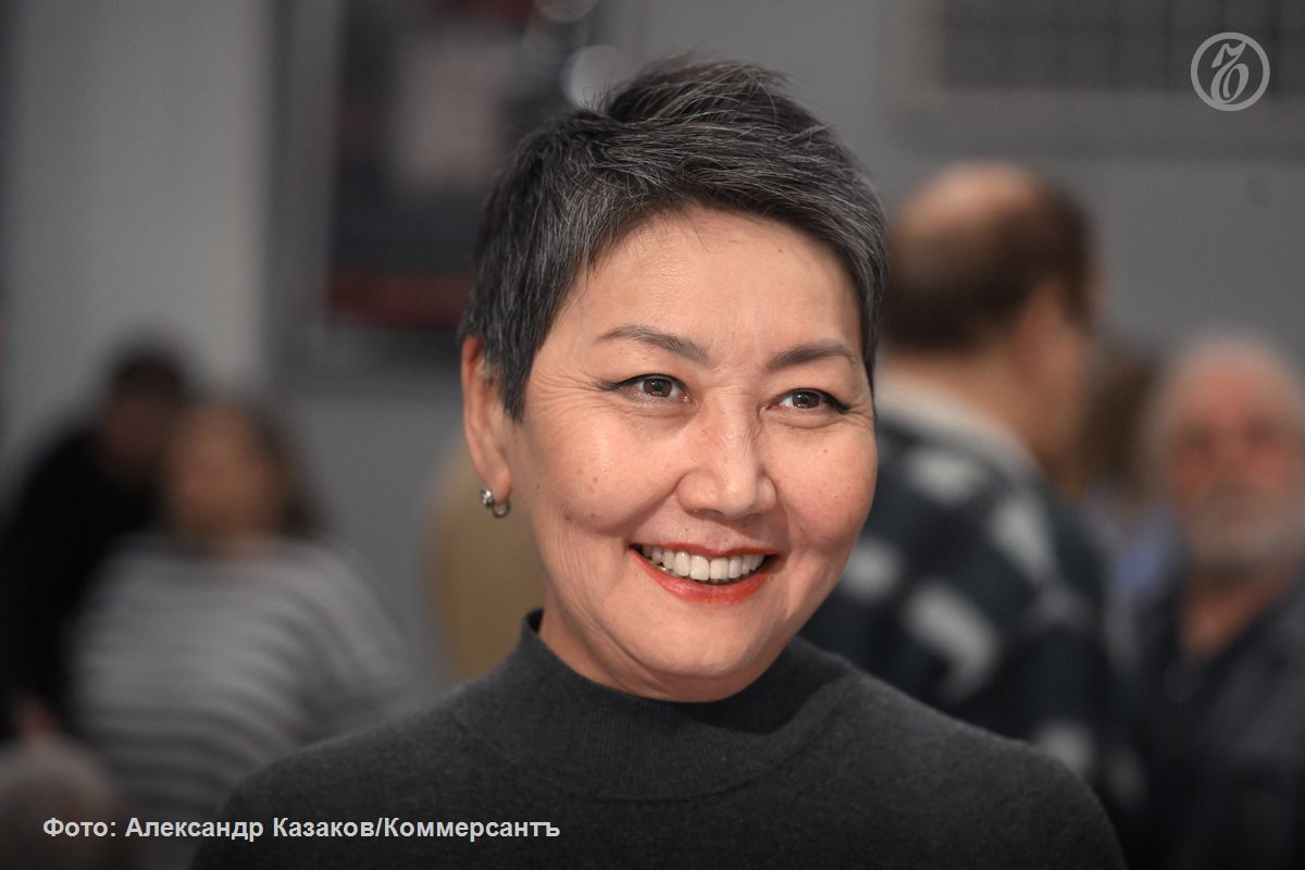 Владимир Путин присвоил звание заслуженного деятеля искусств РФ гендиректору МХАТ им Горького Елене Булуковой Подписывайтесь на Ъ Оставляйте бусты