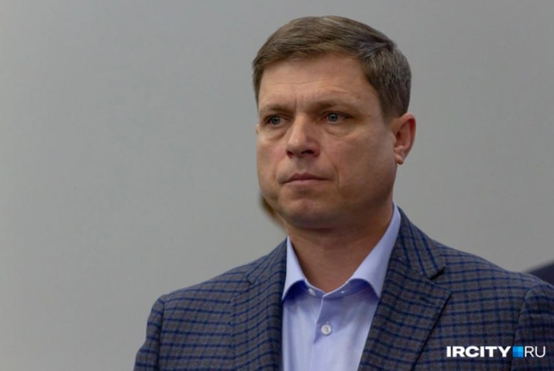 Отставка в мэрии Иркутска  Сергей Чертков уволился с поста заместителя мэра — главы комитета городского обустройства, сообщили   три источника, близкие к администрации города.   Заявление об увольнении он написал накануне.   В пресс-службе мэрии   сообщили, что Чертков ушел по собственному желанию, вчера у него был последний день в мэрии.  И.о. пока назначен заместитель главы КГО — начальник департамента финансовой и правовой работы Сергей Гаврин.