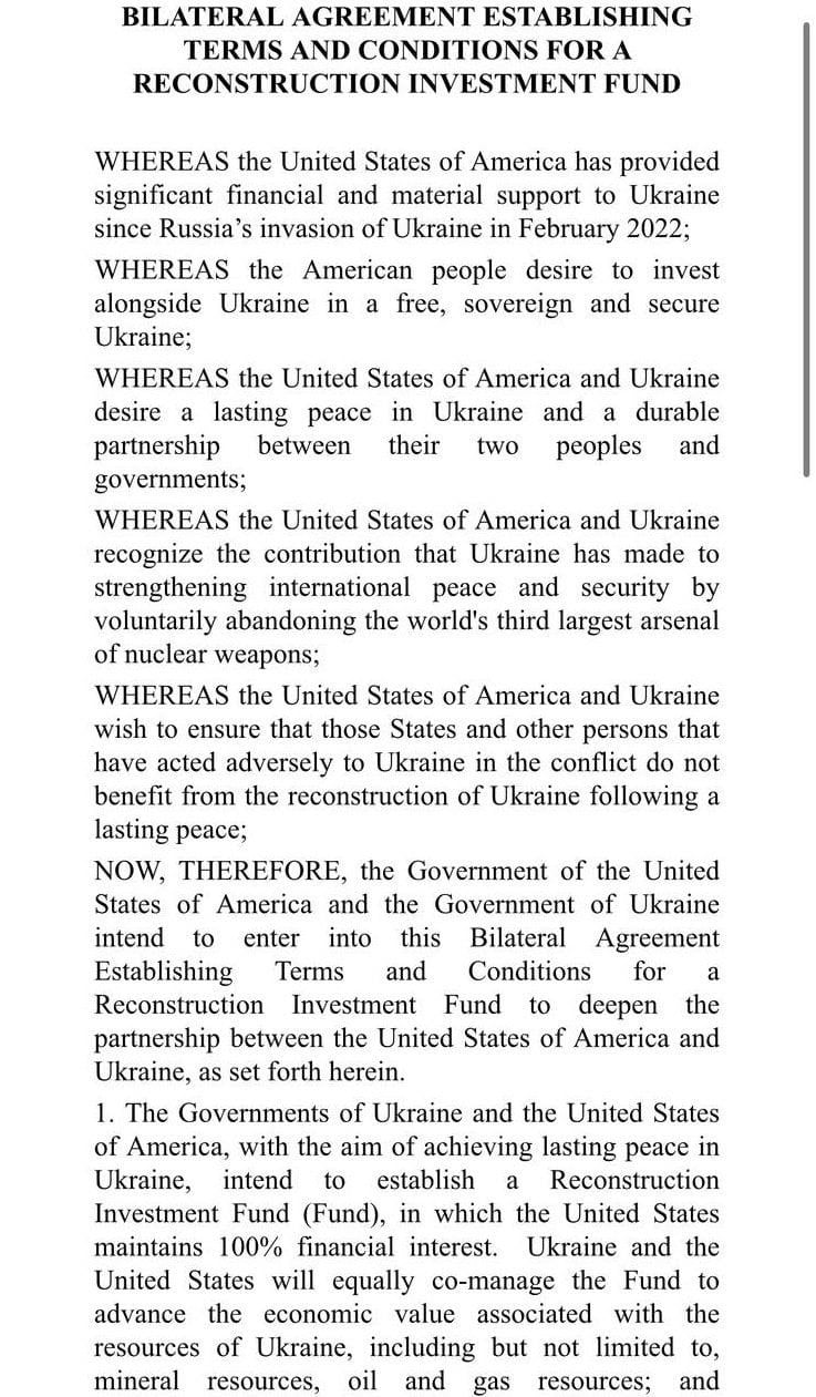 Обнародован полный проект соглашения между США и Украиной по полезным ископаемым. Оно может быть подписано уже сегодня, — утверждает Axios.    Украинский чиновник сообщил Axios, что соглашение может быть подписано уже в понедельник, при этом еще возможны финальные поправки. Вице-премьер Украины Ольга Стефанишина подтвердила, что переговоры близки к завершению.    Проект соглашения предусматривает создание американо-украинского «Инвестиционного фонда реконструкции» для стимулирования экономики Украины с упором на горнодобывающую промышленность, порты и инфраструктуру. США обязуются оказывать долгосрочную финансовую поддержку, но стремятся возместить некоторые расходы, связанные с обороной и восстановлением Украины.    США предоставляют долгосрочные финансовые обязательства "для развития стабильной и экономически процветающей Украины"    Фонд будет  «инвестировать в проекты на Украине и привлекать инвестиции для увеличения развития», включая такие сферы, как добыча полезных ископаемых и порты.    США возместят часть своих расходов, связанных с «защитой, восстановлением и возвращением Украины» к довоенному уровню ВВП.    В черновике выражается желание, чтобы Украина оставалась свободной, но в нём отсутствуют какие-либо военные обязательства со стороны США.    Украина должна внести в фонд 500 миллиардов долларов, причем вклад Украины должен быть в два раза больше вклада США. Но не требуется, чтобы эта сумма была выплачена США напрямую.    50% доходов Украины от «добываемых материалов», включая минералы, нефть и газ, будут направляться в фонд.  Соглашение должно быть подписано госсекретарем США Марко Рубио и министром иностранных дел Украины Андреем Сибигой.