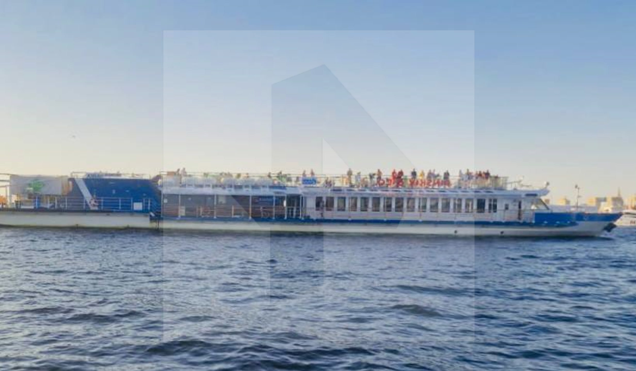 Теплоход Чайка предположительно сел на мель в Финском заливе На борту находится 40 человек сообщил источник РЕН ТВ Подробности уточняются Подписаться на РЕН ТВ МАХ Отправить новость