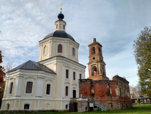 Главным управлением культурного наследия Московской области выдано разрешение на проведение научно исследовательских и изыскательских работ на объекте культурного наследия федерального значения Спасская церковь 1780 г 1810 г расположенном по адресу Московская область Дмитровский муниципальный округ село Ведерницы Научно исследовательские и изыскательские работы станут первым этапом для последующего проведения комплекса ремонтно реставрационных работ в целях сохранения данного объекта культурного наследия Церковь Спасителя Спасская церковь памятник архитектуры Каменный храм был заложен в 1773 году окончен в 1780 году и освящён 11 июня 1781года Архитектурно кирпичное здание типа восьмерик на четверике в духе барокко с двусветным основанием и граненой апсидой новости реставрации ОКН Мособлнаследие в Телеграм Мособлнаследие в ВК