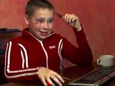 12-летний школьник из Москвы попытался задушить свою мать из-за запрета играть в CS2 Мать несколько раз просила сына оторваться от компа. После очередной просьбы, пацан проиграл катку и решил, что в этом виновата мать: он набросился на несчастную и начал её душить. Женщина отбилась и вызвала врачей, которые успокоили паренька и посоветовали его матери обратиться к специалистам, чтобы проверить голову буйного подростка. Картотека Все по полочкам