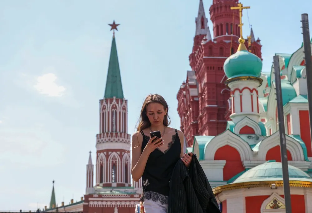 В школах Москвы ввели новый курс по изучению родного края Он предназначен для учеников пятых седьмых классов В пятом классе будут изучать историю столицы с древнейших времен до середины XVI века В шестом с середины XVI века до начала XX столетия Последняя часть курса для седьмых классов посвящена новейшей истории Больше новостей в Daily News VK