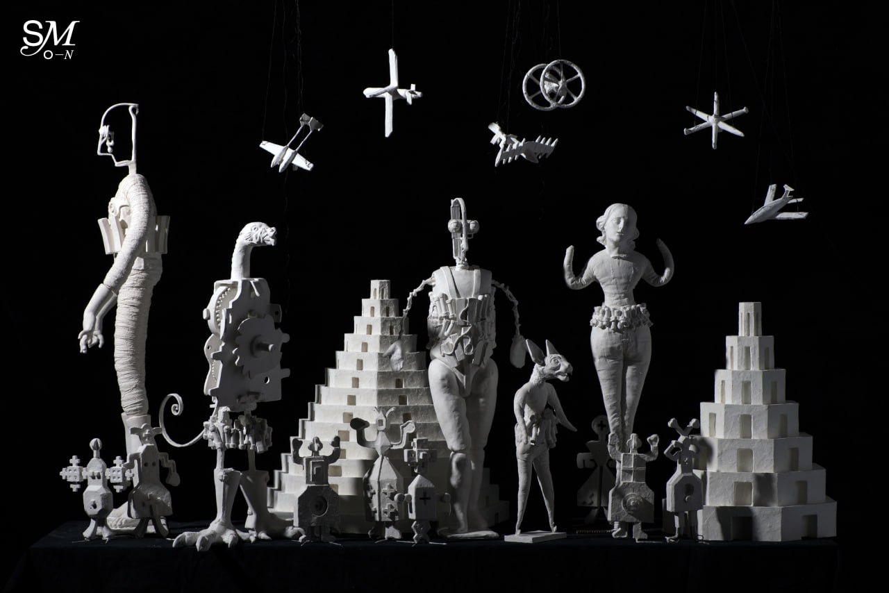 В Москве открылся музейно выставочный центр ЗИЛАРТ  Музей создан на основе частной коллекции более 8 тыс произведений Андрея и Елизаветы Молчановых которая сформировалась за 25 лет Стартовал ЗИЛАРТ с четырех масштабных проектов Шаг с пьедестала скульптура в реальном пространстве Искусство Африки боги предки жизнь Проект Dies Illa Гриши Брускина Инсталляция Александра Бродского Приют невинных В музее не будет постоянной экспозиции в ЗИЛАРТ будет действовать так называемый репертуарный принцип Он позволит заново формировать и переосмыслять собрание произведений settersmedia news