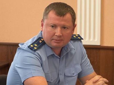 Теперь официально Дмитрий Журавлев покинул пост прокурора города Энгельс Саратовской области Он уволился 10 ноября Прокурором Энгельса работал с лета 2023 года Сейчас энгельсской прокуратурой в статусе исполняющего обязанности руководит Александр Осипов Сообщает ИА СарИнформ