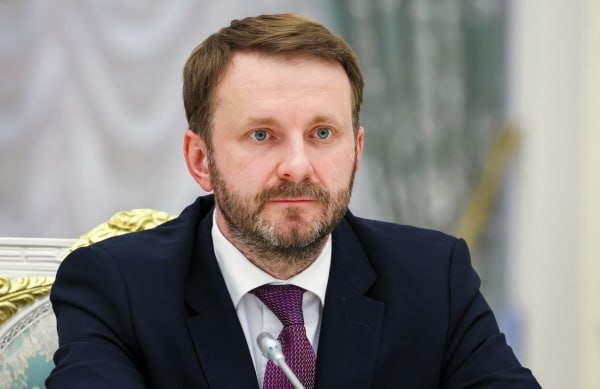 Максим Орешкин назвал исчерпанной модель роста экономики России Для дальнейшего развития она должна сделать шаг вверх, а не вперёд, считает замглавы администрации президента. В интервью журналу «Эксперт» он отметил, что ни в одной крупной стране мира нет такого низкого показателя безработицы, как в нашей; также фиксируется высокий уровень загрузки существующих мощностей. Кроме того, Орешкин назвал главные вызовы для мировой экономики. По его словам, это демографические сдвиги и возрастающее неравенство. Подпишись на «Говорит Москва»