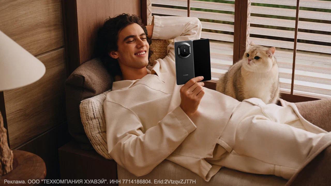 В Россию завезли топовую раскладушку HUAWEI Mate X7 Продажи уже стартовали в МТС Гаджет получил прочный корпус алюминиевую рамку и шарнир из стали При этом трёхуровневый экран с неньютоновской жидкостью выдерживает активное складывание Новинка также радует камерой с инновационным объективом XMAGE второго поколения у него точная цветопередачей для ультрареалистичных кадров Дополняет всё это ИИ ассистент Алиса AI которая умеет редактировать заметки отвечать в live режиме и искать по картинкам