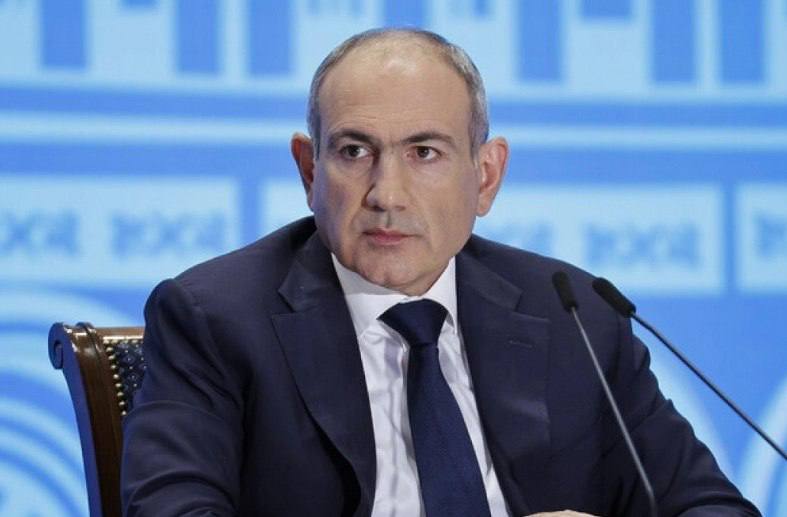 Армения готова уже сегодня разрешить транзит грузов между Турцией и Азербайджаном через свою территорию Пашинян Премьер министр РА Никол Пашинян выступая в Берлине напомнил о решении Азербайджана снять ограничения на транзит товаров через территорию своей страны в Армению Я высоко ценю это решение и заявление президента Азербайджана поскольку это очень важное и позитивное событие То что казалось невозможным всего несколько месяцев назад теперь стало действительностью из Казахстана в Армению по железной дороге через территорию Азербайджана и Грузии было перевезено зерно Это беспрецедентное событие в истории независимой Армении сказал Пашинян