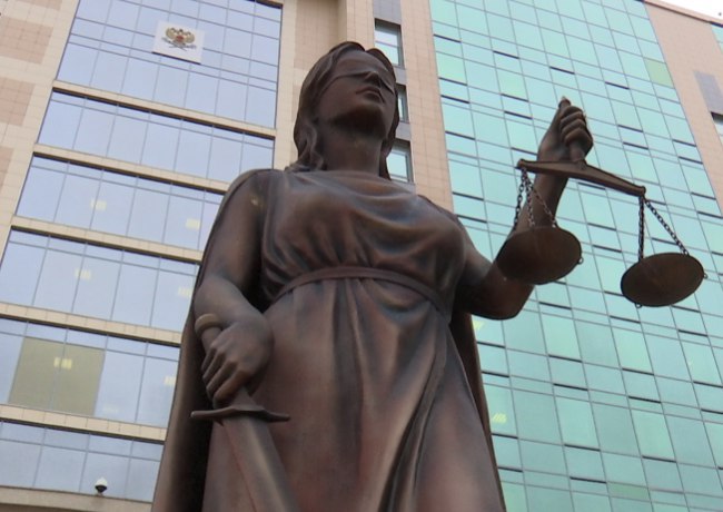 Прокуратура хочет обжаловать компенсацию пермского ООО Каматрансойл Уральская транспортная прокуратура направила апелляцию на решение суда о частичном возмещении ущерба компании Каматрансойл владеющей затонувшем танкером Волгонефть 212 Жалоба зарегистрирована в Семнадцатом арбитражном апелляционном суде 7 ноября сведения о её содержании не раскрываются Об этом сообщает Ъ Прикамье со ссылкой на портал Электронное правосудие Ранее РБК Пермь сообщал что суд частично удовлетворил иск Каматрансойла к компании Кама Шиппинг арендовавшей судно для перевозки нефтепродуктов Истец требовал 200 млн руб компенсации за убытки понесённые после крушения танкера Заседание проходило в закрытом режиме сумма удовлетворённых требований не уточняется rbc perm