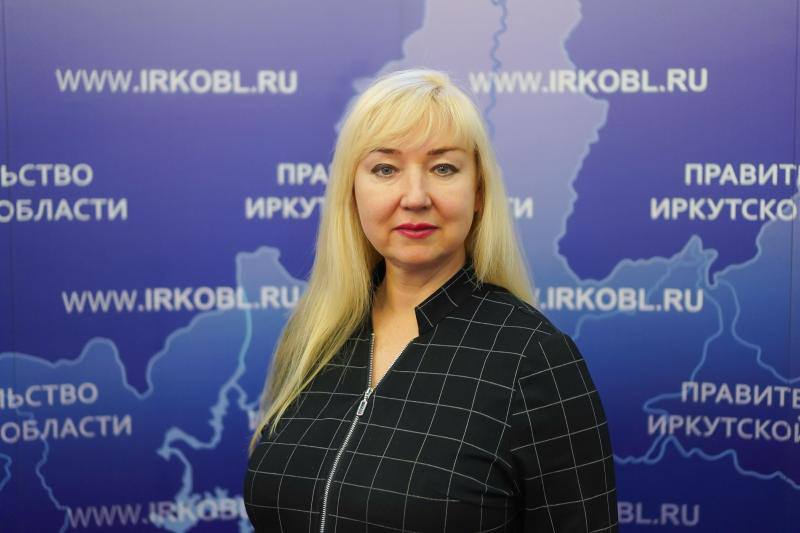 В Иркутской области задержана министр имущественных отношений Марина Быргазова. Чиновницу подозревают в превышении должностных полномочий. По версии следствия, в декабре 2023 года Баргазова заключила госконтракты на приобретение в собственность региона 21 квартиры в поселке Залари. Она была осведомлена о несоответствии этих жилых помещений требованиям благоустроенности, однако всё равно подписала представленные документы. Далее жилые помещения были переданы для специализированного найма. Таким образом, умышленными действиями фигуранта существенно нарушены права и законные интересы граждан и организаций, а также причинен значительный имущественный ущерб Иркутской области.