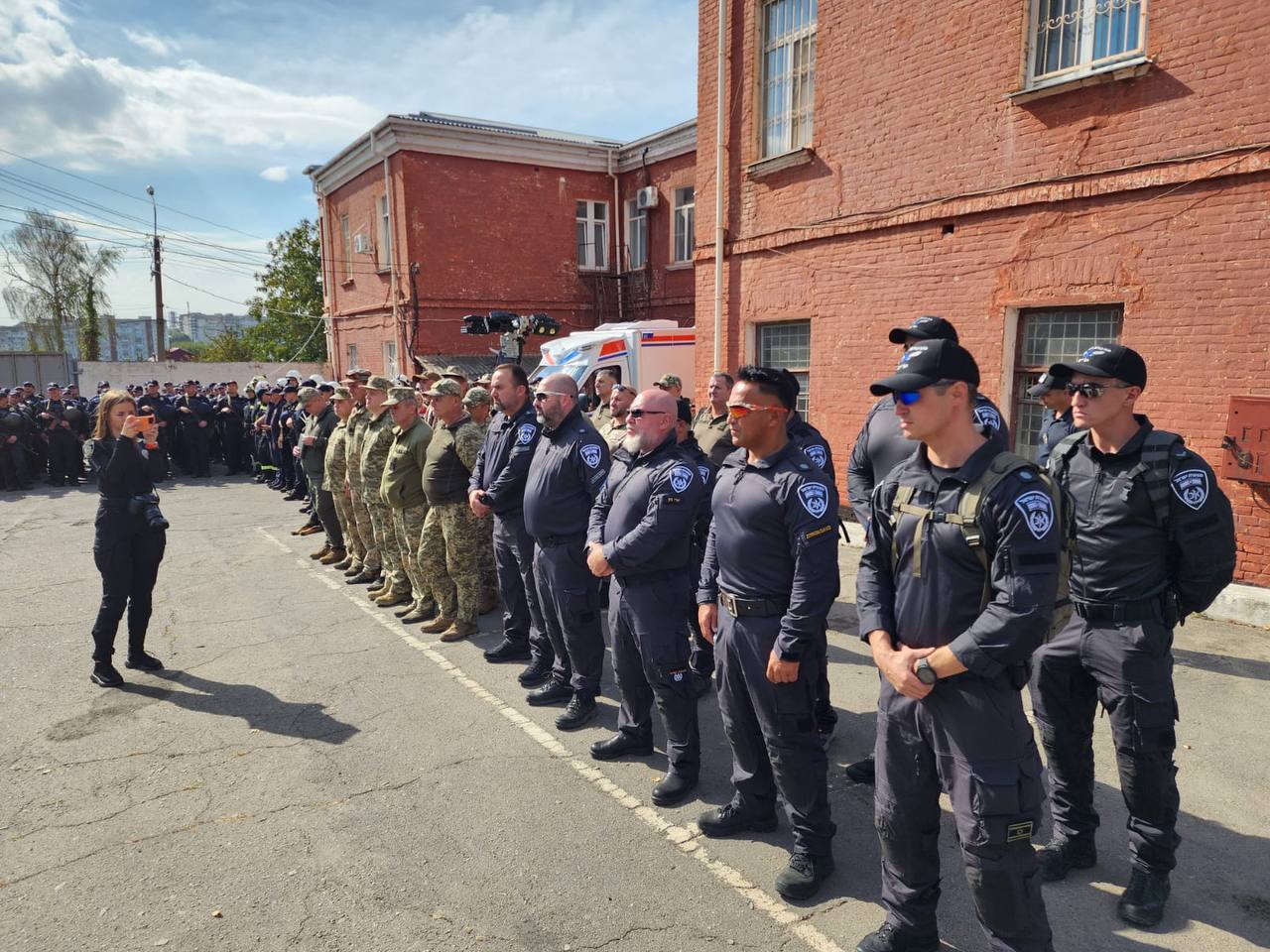 Представители израильской полиции прибыли в Умань, чтобы помочь украинским коллегам обеспечить безопасность паломников во время Рош ха-Шана. В этом году в Умани ожидается более 30 тысяч паломников из Израиля. Напоминаю, что МИД Израиля рекомендует воздержаться от поездок в Украину во время войны.