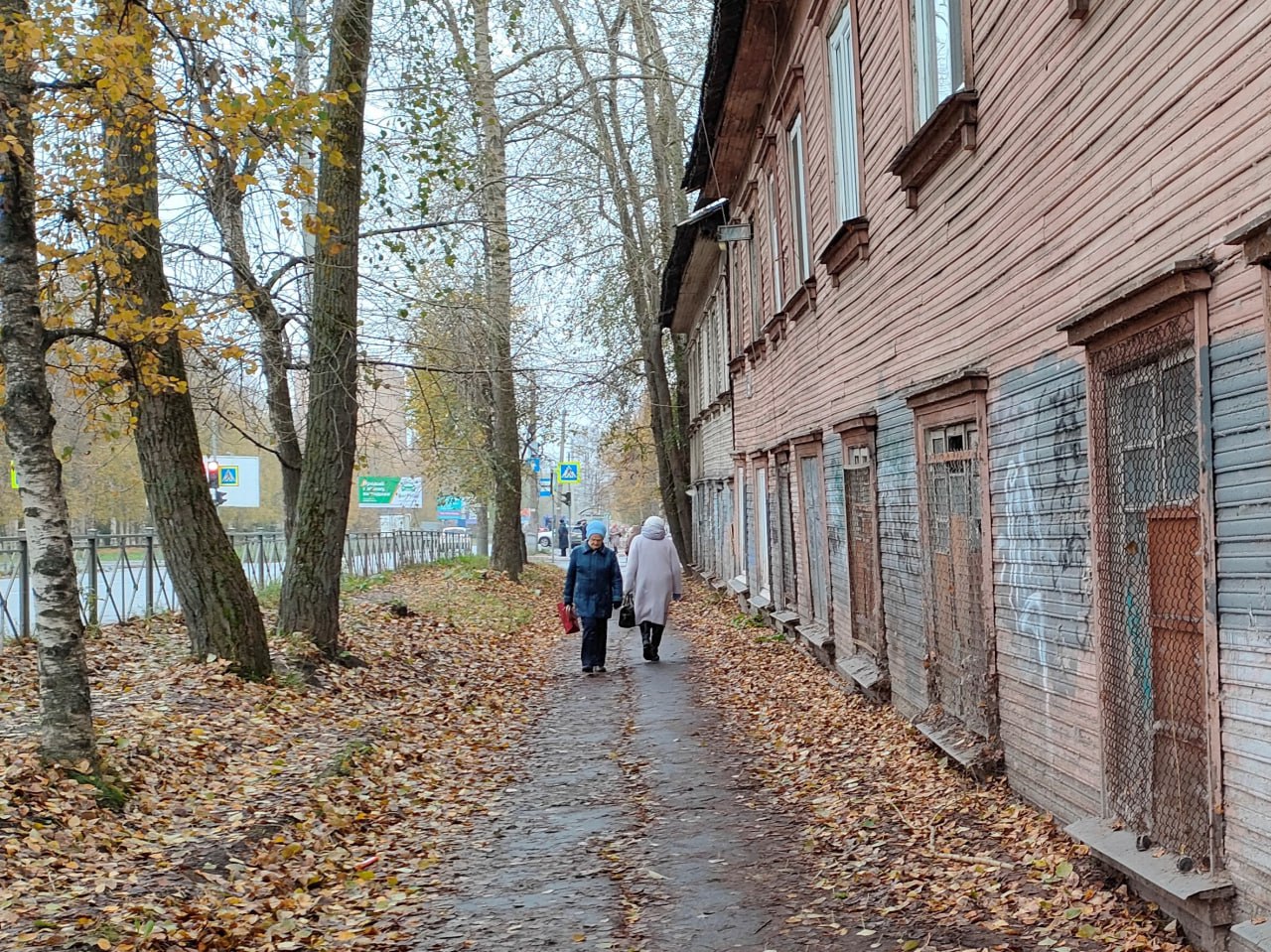 Мобильный интернет в Архангельской области продолжает хандрить Очередной виток ограничений работы мобильного интернета в Поморье пришёлся на утро около половины восьмого В районе 9 часов интернет заработал у абонентов МегаФона однако через непродолжительное время снова приказал долго жить Из белого списка приложений до сих пор не работают банковские сервисы Стабильность функционирования таких приложений как ВК Озон и пр вызывает вопросы