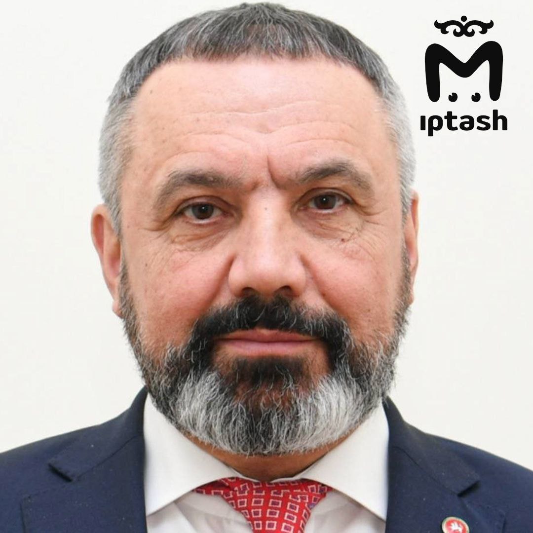 Задержан помощник премьер-министра РТ Ильгиз Латыпов. Предварительно, причиной стало посредничество во взятке. Его остановили в Казани на Пушкина при получении 800 тысяч. Деньги он получил за возврат солдат из зоны боевых действий. Всего должны были передать три миллиона рублей. Пару дней назад в Казани задержали прапорщика одного из военных объектов, который обещал вернуть местных из горячих точек. Взял с родственников два миллиона и передал их другому военному. Второй пошёл на сделку со следствием и рассказал, как Латыпов вытащил его за ту же сумму. Полиция провела следственный эксперимент, в ходе которого и задержала помощника премьер-министра РТ.