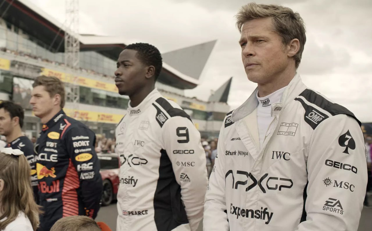 Продолжение F1 с Брэдом Питтом действительно в работе Это подтвердил продюсер спортивного блокбастера Джерри Брукхаймер в интервью BBC во время ужина в честь вручения премии Оскар Ранее о том что у F1 будет сиквел рассказывали например источники Variety Оригинальная картина посвящена бывшему участнику Формулы 1 Сонни Хэйсу который ради помощи команде друга решает вернуться в автоспорт Кинопоиск Новости