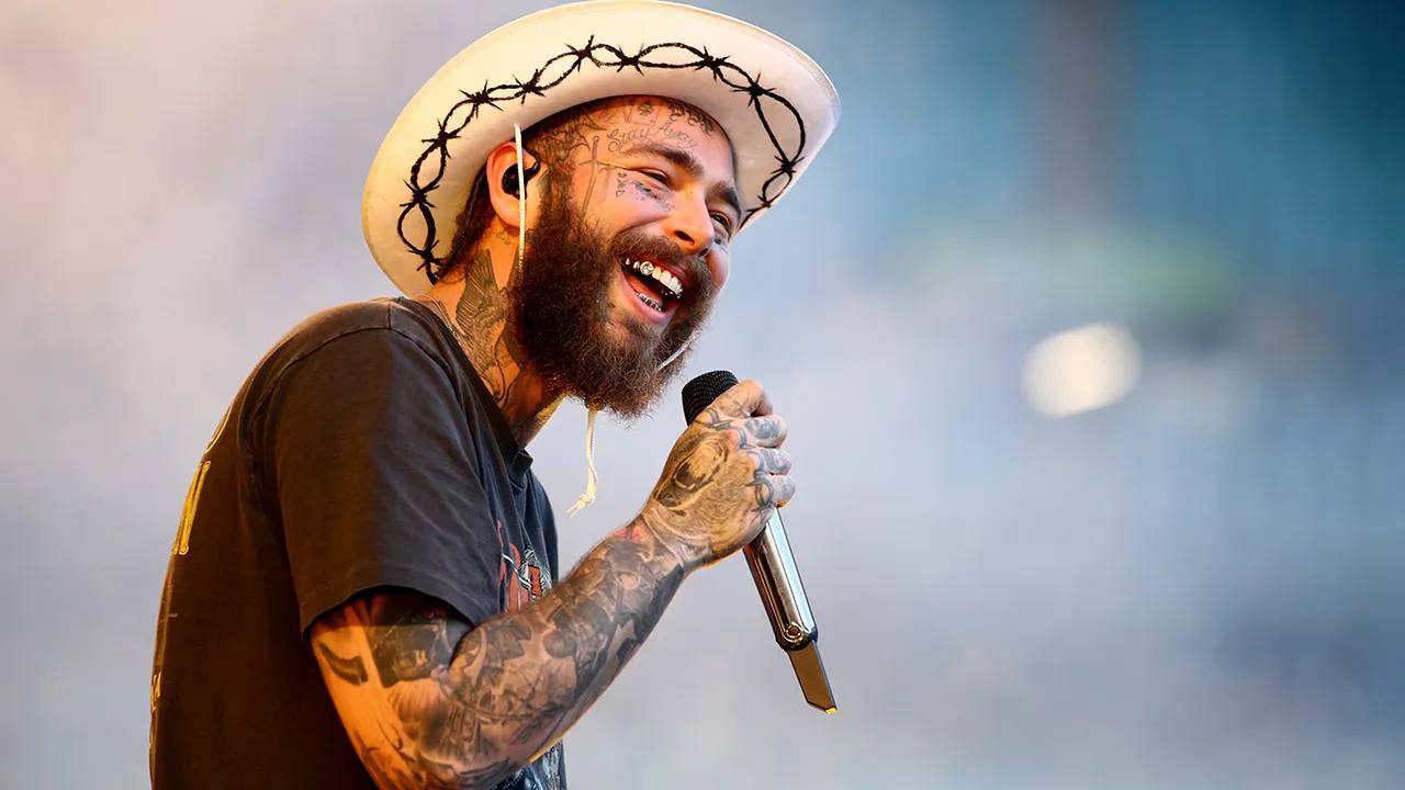 Post Malone не приедет в Россию По словам представителей артиста информация о его выступлениях была фейком Менеджер Malone заявил We are not close to confirming any shows in Russia Официальный представитель добавил It s bullshit   очень жаль сразу было понято что фейк НЕ МОРГЕНШТЕРН