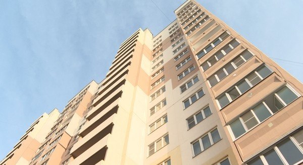 Ввод нового жилья в Ивановской области вырос на 29,4%  За первое полугодие 2025 года в Ивановской области ввели 296,7 тысяч квадратных метров нового жилья. Это на 29,4% больше, чем за тот же период прошлого года.  «Это значит, что новые семьи получают возможность жить в современных, качественных домах», — отмечает Ивановостат.  На сегодняшний день в регионе уже введены в эксплуатацию 9 многоквартирных домов и построены 1 448 частных жилых домов.