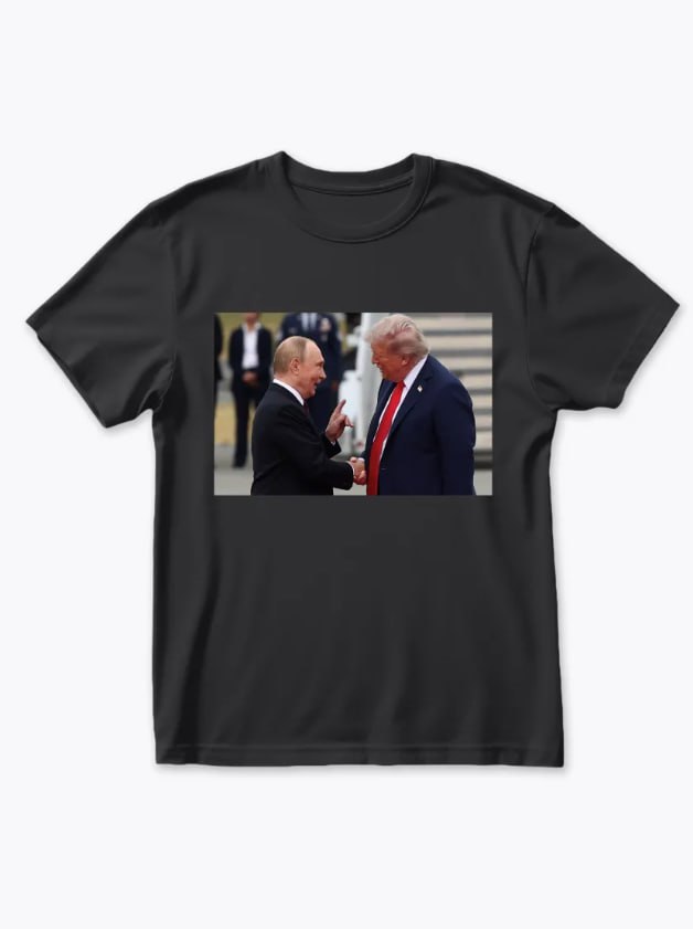 Сувенирные футболки с фотографией встречи Путина и Трампа на Аляске появились в продаже на маркетплейсах На футболке стоимостью около 800 рублей изображено рукопожатие президентов во время разговора