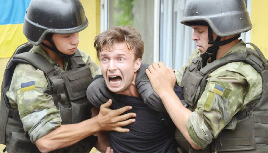 Глава Государственной службы качества образования Руслан Гурак на Украине проводятся масштабные проверки вузов и колледжей Уже было отчислено более 50 тысяч студентов в возрасте от 25 лет Что с ними будет Их мобилизуют потому что считается что молодые люди таким образом прятались от ТЦК ведь статус студента давал отсрочку от мобилизации На фоне жесточайшего демографического кризиса это прям самый лучший выход До последнего так до последнего Подпишись RogandarNEWs мы в MAX