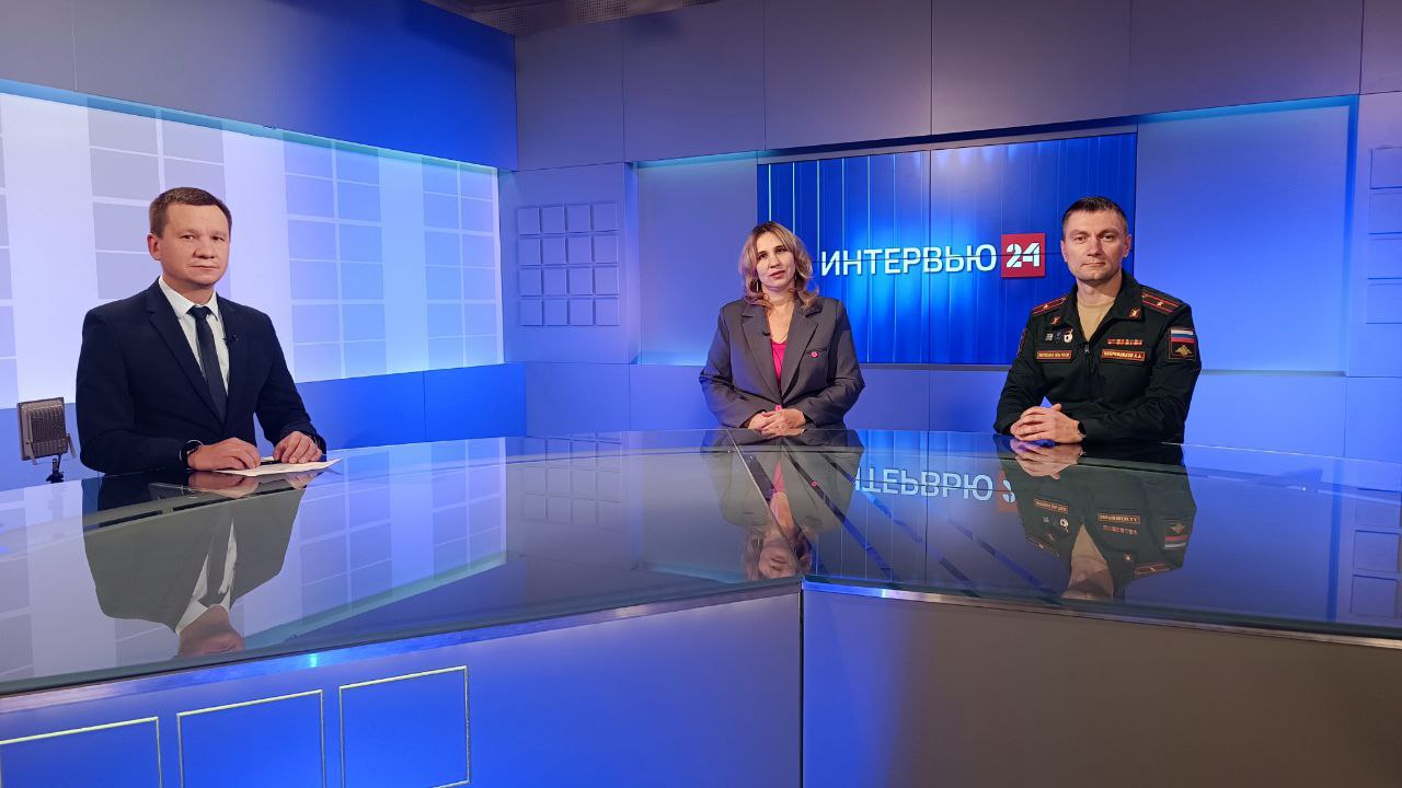 Форум по поддержке участников СВО и их семей Народ и Армия едины пройдет в Чите 27 28 октября Это мероприятие объединит представителей министерства обороны России и органы региональной власти Забайкалья участников и гостей форума ждут многочисленные площадки Подробнее о событии смотрите в рубрике интервью в эфире Вести Чита на телеканале Россия 24 сегодня в 18 15 Гости студии Юлия Жукова первый заместитель министра по развитию гражданского общества и внутренней политике Забайкальского края и Алексей Бобровников начальник отделения военно политического отдела 29 гвардейской общевойсковой армии Не пропустите