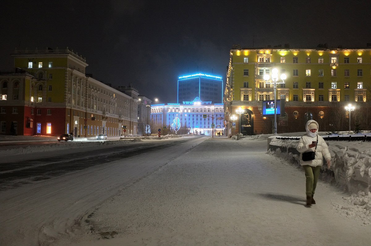 126 промышленных предприятий из 12 российских городов приняли участие в федеральном проекте «Чистый воздух».   В модернизацию производств за последние шесть лет промышленники вложили 677,5 миллиарда рублей. В результате выбросы вредных веществ в атмосферу снижен на 899,7 тысячи тонн.  Наибольший вклад внес «Норникель». Компания добилась сокращения выбросов на 734 тысячи тонн, в том числе благодаря не имеющей аналогов масштабной экологической «Серной программе».  Подробнее читайте по ссылке.