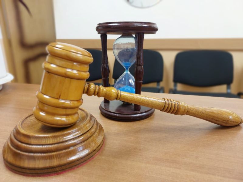 Гид на Камчатке осуждён на 4,5 года за гибель восьми туристов на вулкане Гид на Камчатке осуждён на 4,5 года за гибель восьми человек на Ключевском вулкане в сентябре 2022 года, сообщили РАИ «КАМЧАТКА-ИНФОРМ» в краевой прокуратуре. «Приговором суда фигуранту назначено наказание в виде лишения свободы на срок 4 года 6 месяцев с отбыванием в исправительной колонии общего режима, с лишением права заниматься туристической деятельностью на срок три года», - сообщает надзорное ведомство. Следствием и судом установлено, что директор туристической компании разместил рекламу тура по восхождению на вулкан Ключевская сопка. Он привлёк двух лиц, которые не имели надлежащих полномочий по осуществлению обязанностей инструкторов-проводников на туристическом маршруте особой категории сложности. Гиды-проводники провели ... Читать на сайте:
