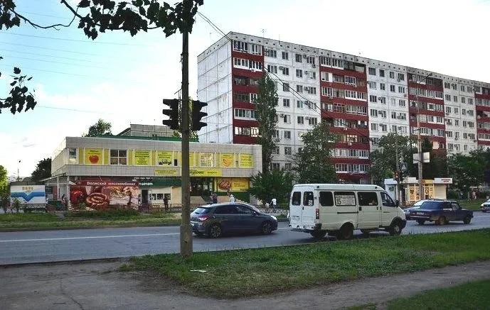 В Волжском на время перенесут остановку 25 микрорайон На участке будут ремонтировать тепломагистраль Работы проведут с 10 апреля по 30 июня Автобусная остановка 25 микрорайон возле цветочного рынка будет перенесена на 50 метров вперед по ходу движения транспорта в сторону магазина Лепрекон Кроме того будет перекрыт въезд в 25 микрорайон со стороны улицы Мира Подписаться Перейти на сайт MAX