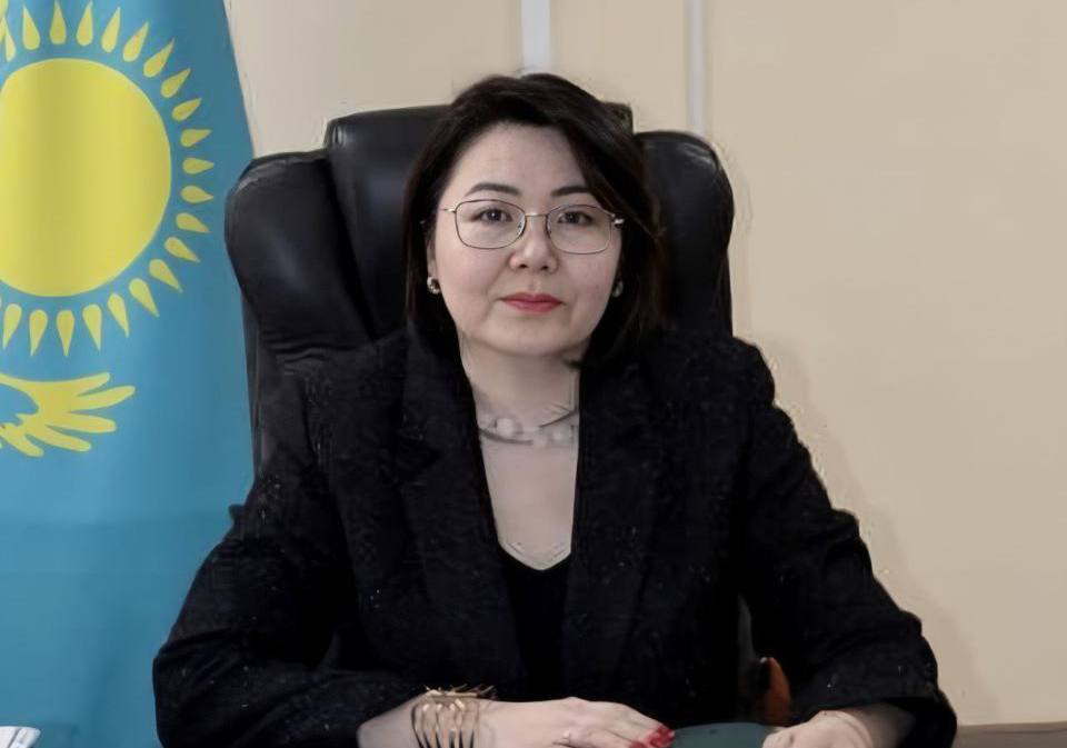 Помните скандал с детдомом в Баганашыле Тогда сразу троих чиновников лишили должностей Среди них была и Салтанат Беспаева она возглавляла областное управление образования Сегодня стало известно что чиновница получила новую должность Ее назначили руководителем управления по развитию языков Алматинской области