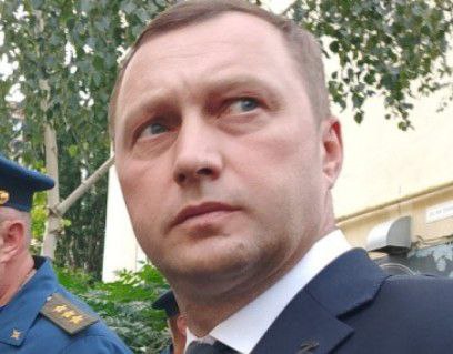 Губернатор приказал всем чиновникам срочно перейти на МАКС Все ведомства, структурные подразделения и органы муниципальной власти региона должны в течение текущей недели перейти на мессенджер МАКС,- об этом заявил Роман Бусаргин. С помощью отечественной платформы необходимо вести рабочие переписки, а в дальнейшем и публичную деятельность.
