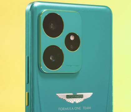 GSMArena показал живые фото и роскошную комплектацию тематического realme GT 7 Dream Edition Портал GSMArena опубликовал фото процесса распаковки эксклюзивного издания смартфона realme GT 7. Речь идет о версии Dream Edition, которая была создана realme вместе с дизайнерами Aston Martin. Устройство изготовлено в честь Aston Martin Aramco F1 Team команда Aston Martin в F1 . Читать далее