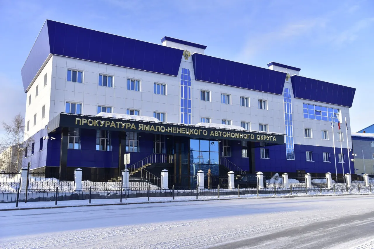 Организована проверка по факту попытки ученика пронести нож в образовательное учреждение Нового Уренгоя   Прокуратура Нового Уренгоя по поручению прокуратуры автономного округа организовала проверку исполнения требований закона при организации профилактической работы в школе где 20 04 2026 установлен тринадцатилетний подросток у которого обнаружен запрещенный к проносу в учебное учреждение предмет   По результатам проверки будет дана правовая оценка действиям администрации школы при организации работы по своевременному выявлению детей с девиантным поведением эффективности проводимой с несовершеннолетними профилактической работы при наличии оснований приняты меры прокурорского реагирования Новости в MAX на час раньше подписывайтесь   Прокуратура ЯНАО MAX ВК САЙТ ТГ