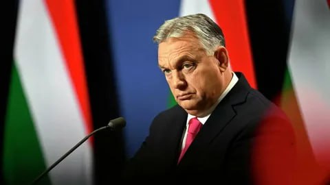 Организаторы саммита НАТО в Гааге не включили Зеленского в список участников своих совещаний из-за нежелания лидеров США, Турции, Словакии и Венгрии находиться с ним за одним столом при обсуждении вопросов альянса. Об этом сообщил премьер-министр Венгрии Орбан, объясняя, почему украинский лидер не присутствовал на рабочих встречах в Нидерландах.