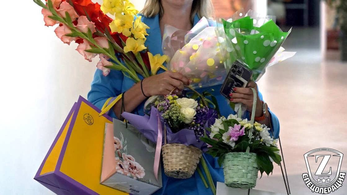 В Госдуме предложили пересмотреть лимит на подарки учителям 3 тысячи рублей уже недостаточно и необходимо официально разрешить педагогам получать более дорогие подарки Записки Феликса отправь другу