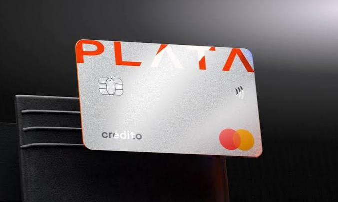 Финтех стартап Plata от экс топов Тинькофф привлек 250 млн Как сообщает Bloomberg мексиканский стартап Plata провел новый раунд инвестиций компания получила 250 млн при оценке 3 1 млрд В марте 2025 года Plata уже привлекала 160 млн тогда компанию оценили в 1 5 млрд Теперь проект находится на завершающем этапе получения банковской лицензии в Мексике это позволит ему запустить новые продукты помимо кредитных карт ℹ Компания была основана бывшими топ менеджерами Тинькофф По данным Forbes среди инвесторов проекта Олег Тиньков и Майкл Калви признан иноагентом в РФ settersmedia news