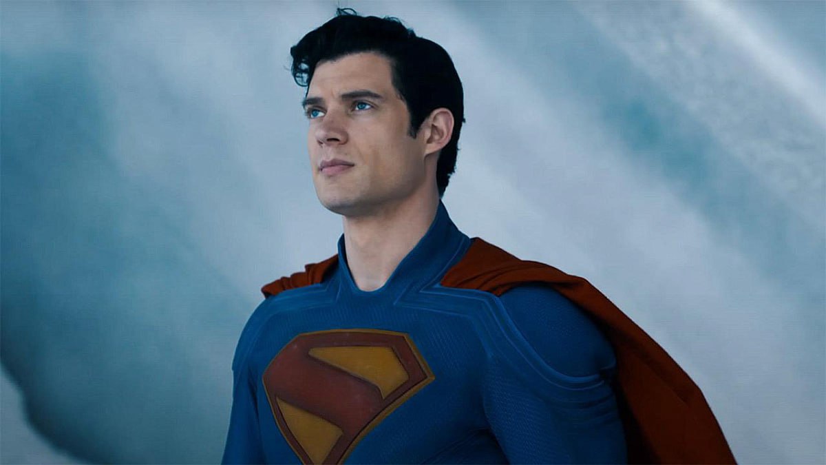 Супермен Джеймса Ганна один из самых прибыльных кинокомиксов DC Чистая выручка нового фильма о Кларке Кенте составила 125 млн Эти цифры особенно показательны на фоне прежних попыток перезапустить франшизу о Человеке из стали Возвращение Супермена 2006 убыток 40 млн Человек из стали 2013 прибыль 42 млн Сиквел картины с подзаголовком Человек завтрашнего дня уже запущен в разработку Фото Warner Bros