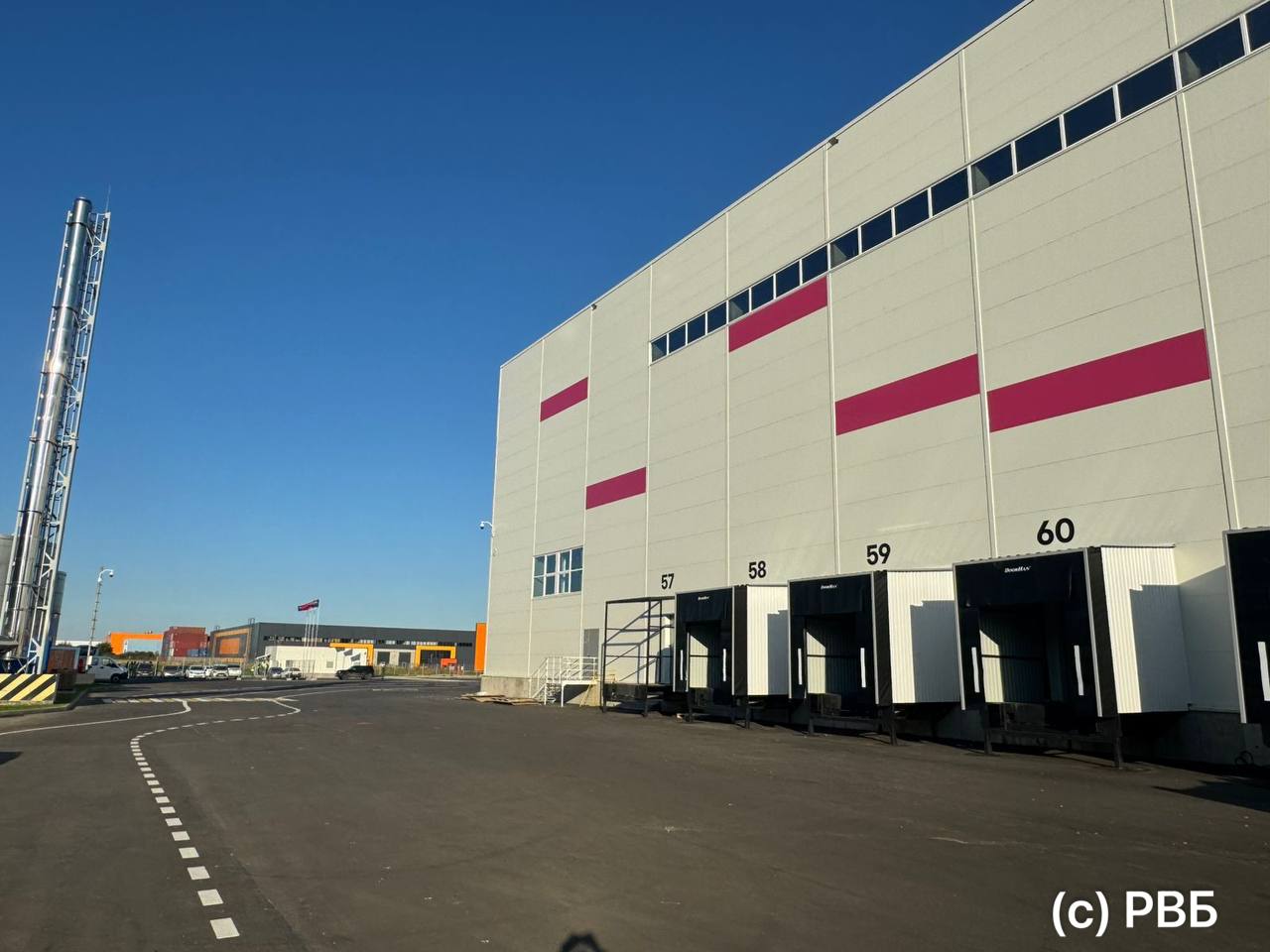 Логистический комплекс WB в Шушарах начал прием поставок С 8 сентября склад доступен для приёма товаров по FBS со склада продавца Площадь логистического центра составляет 106 тыс кв м При полном запуске его вместимость достигнет 58 млн товаров Ждём открытия FBO как можно раньше