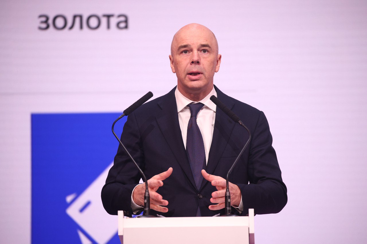 Россияне не заметят последствий от роста НДС до 22 Об этом заявил глава Минфина Антон Силуанов По его словам такой налог является безболезненным Да конечно он включается в цену но уверен что мы не заметим этого изменения налога сказал он Подпишитесь на Абзац TG VK Дзен MAX Rutube