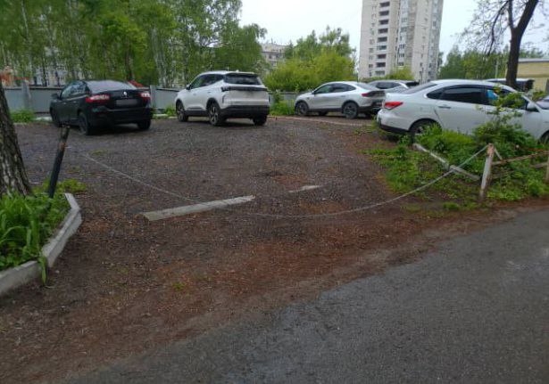 В Ульяновске демонтируют незаконно установленные ограничители парковки ⁣ Согласно постановлениям, подписанным главой города  Александром Болдакиным, МБУ «Стройзаказчик» уберёт свыше десятка незаконно установленных ограничителей в Ленинском районе  - Подавляющее большинство подобных ограничителей смонтировано и установлено с нарушением законодательных норм. Эти конструкции не только уродуют городской ландшафт, но и создают серьезные препятствия для проведения сезонных работ по содержанию дорожного покрытия, - подчеркнул Александр Болдакин ⁣ В частности, в срок до конца текущего месяца будут демонтированы металлические столбики и цепи вблизи жилых домов №26 и 28 по улице Северный Венец